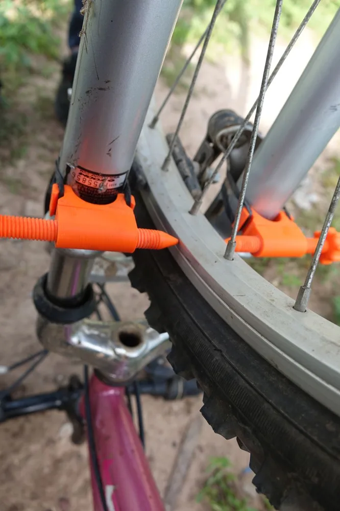 Ferramenta para alinhar rodas de bicicleta