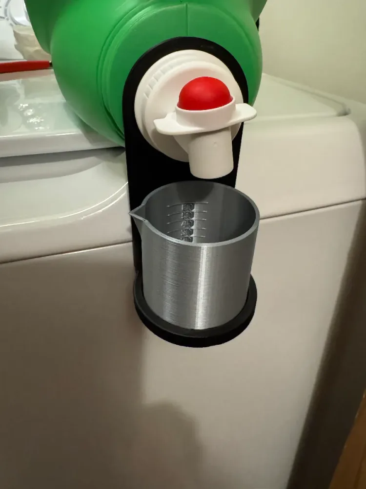 Copo doseador de detergente com suporte