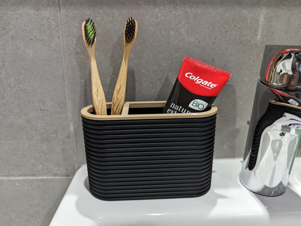 Suporte de escovas e pasta de dentes